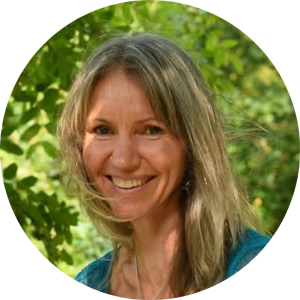 Portrait Image of Samantha Davey, Hypnotherapist.